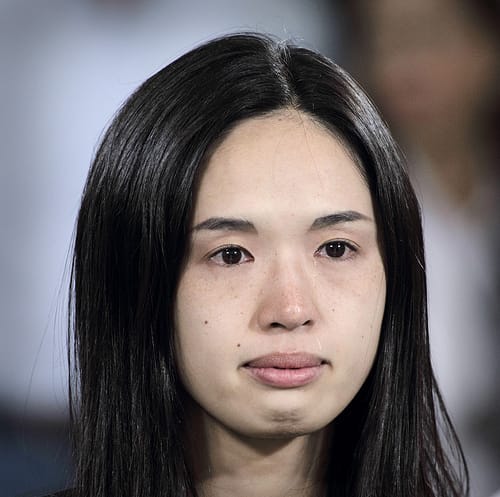 This woman only made it 5 minutes before Marina made her cry. Date: 2010-06-05.