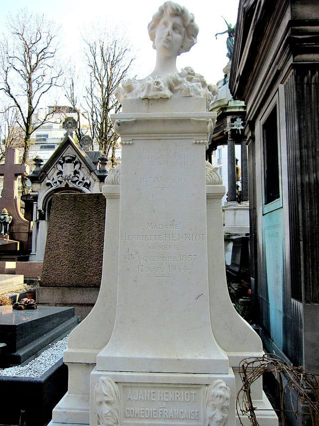Grave of Henriette Henriot