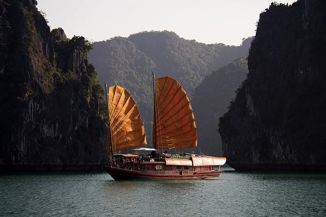 A Chinese junk boat (photograph by ccdoh1/Flickr user)