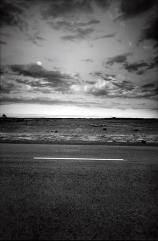 Raymond Depardon, a photo from the "Errance" series (© Raymond Depardon / Magnum Photos, via raymond-depardon-en-languedoc-roussillon.fr)
