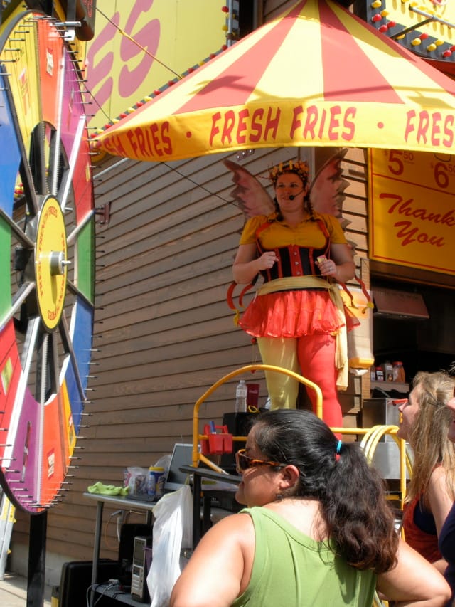 This french-fry seller was leading "YMCA."