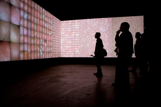 Rafael Lozano-Hemmer's "Pulse Index" (2010–11),  installation view at SITE Santa Fe's "Time Lapse" exhibition, 2012 (photo by Kate Russell, courtesy SITE)