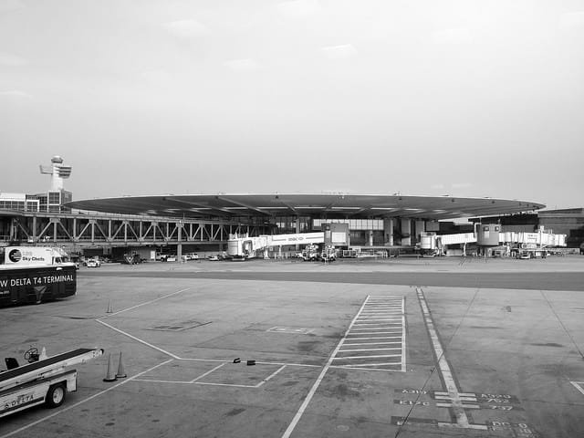 The Pan Am Worldport at JFK, set to be demolished (photograph by Glenn Beltz/Flickr user)