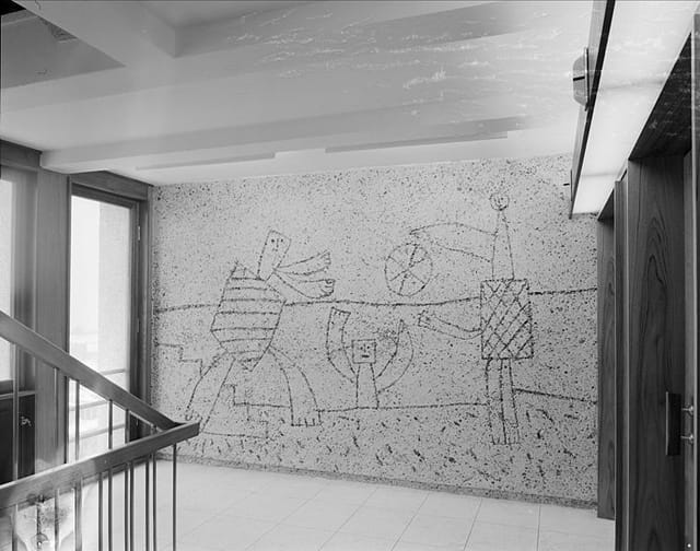 1959 photograph of a mural by Picasso in one of the Erling Viksjø-designed government buildings in Oslo (photograph by Leif Ørnelund, via Oslo Museum)