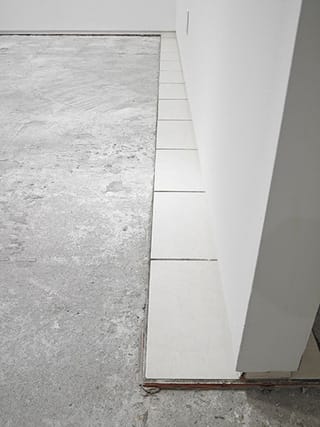 Rey Akdogan, "Untergerät" (2013), tile flooring [extraction]; 31 tiles x 0.11 m2 / 566 tiles x 0.11 m2 (click to enlarge)