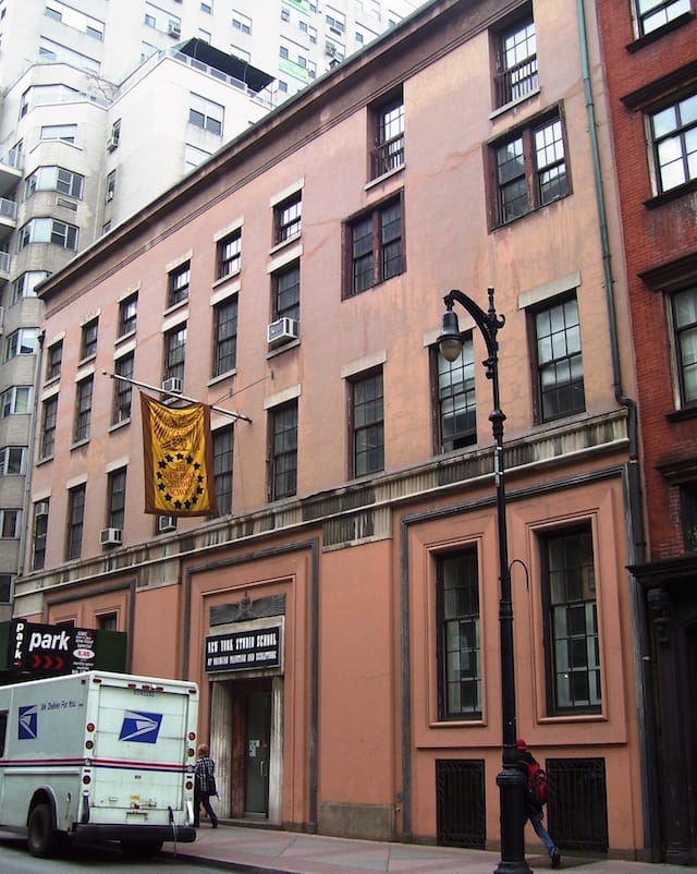 8 West 8th Street, the original location of Gertrude Vanderbilt Whitney's Whitney Studio Club (image via Wikimedia) 