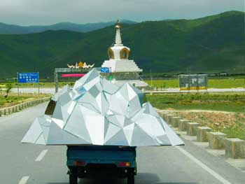 Patty Chang, production still from "Shangri-La" (2005) (photo by Patty Chang and David Kelley, courtesy the artist and Kustera Tilton Gallery, New York, via mcachicago.org)