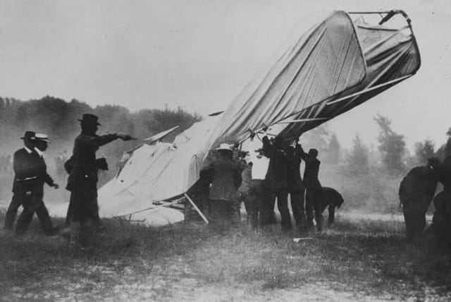 First photograph of a fatal plane crash from September 17, 1908 (via Wikimedia)