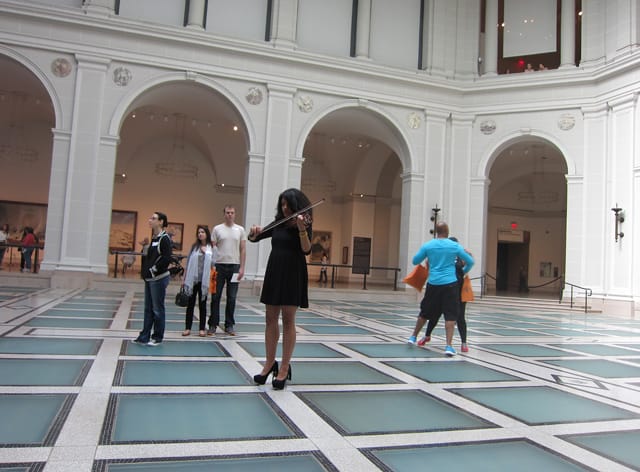 Violin in the atrium (photograph by the author)