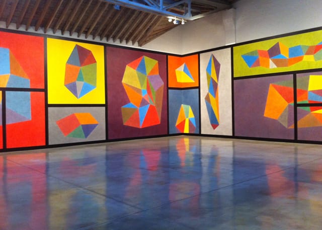 Sol Lewitt, "Wall Drawing #564: Complex forms with color ink washes superimposed" (1988). Installation view. (Photo by the author for Hyperallergic.)