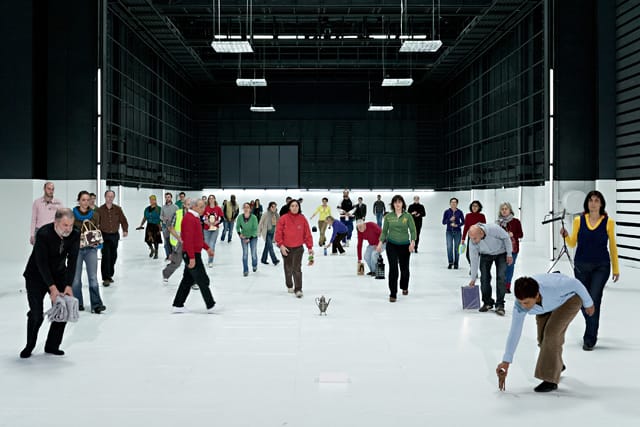 A (micro) history of world economics, danced (photograph by Pierre Grosbois, courtesy FIAF)