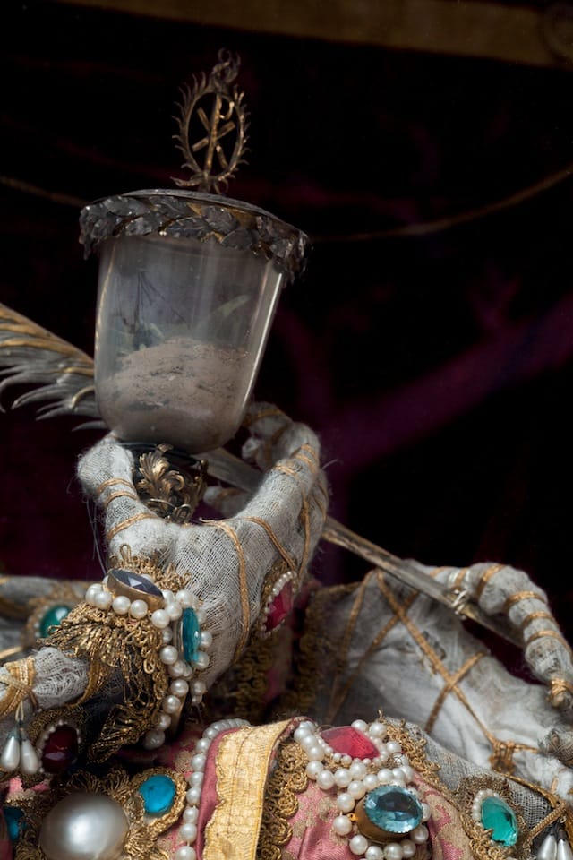 p.147 St Munditia grasps a flask_copyright Paul Koudounaris