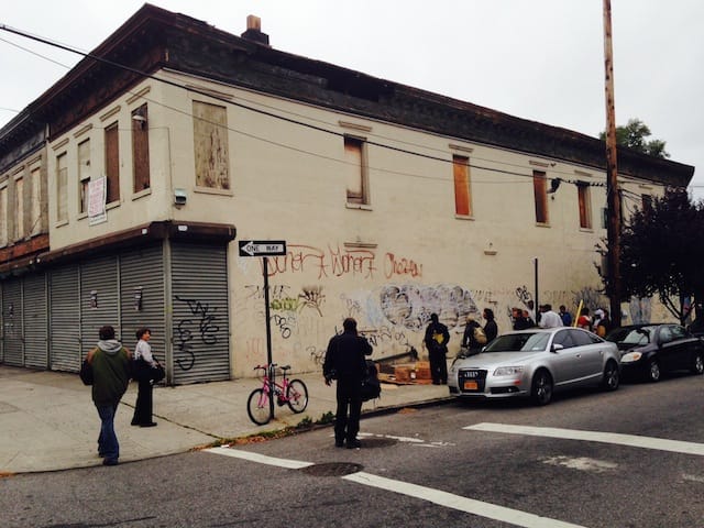 (photo by the author for Hyperallergic)