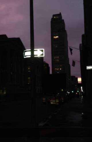 Chambers Street at Night (photo by the author for Hyperallergic)