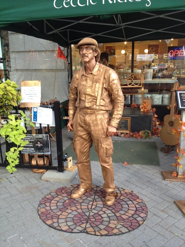 Matt Killroy, "The Irish Street Musician, Celtic Kilroy" (2013). Performance and living sculpture located in downtown Grand Rapids. (all images by the author for Hyperallergic)