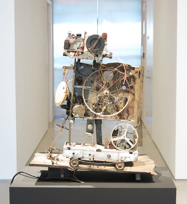 Jean Tinguely, "Radio No. 1" (1960). Metal construction with motor. 29 ¾ x 26 ¼ x 13 ¼ inches. (All images courtesy Sperone Westwater)