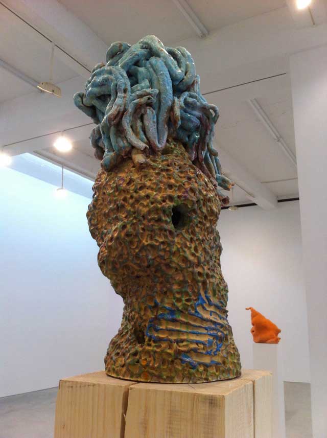 Arlene Shechet, "Idle Idol" (2013), glazed ceramic, wood base, ceramic: 30.5 x 15 x 12 in, overall: 89.5 x 13.5 x 13.5 in (all photos by the author for Hyperallergic)
