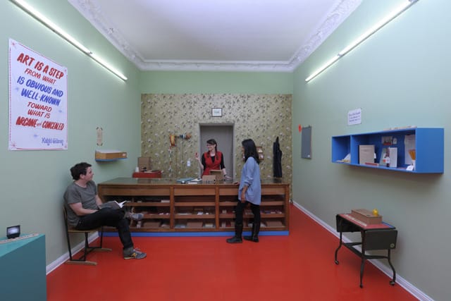 Customers in the Volksboutique Small Business (photo © Uwe Walter Berlin)