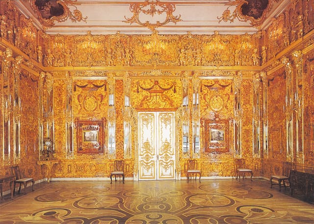 Reconstruction of the Amber Room (photograph by Ekaterina Didkovskaya/Flickr user)