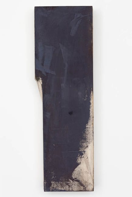Lydia Gifford, “Raises” (2012), wood, canvas, pigment, tempera, 30 x 9.8 x 4 in. (image courtesy of the Artist and Galerie Micky Schubert, London)