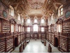 The interior of the Biblioteca Girolamini, before it deteriorated (via internetculturale.it)