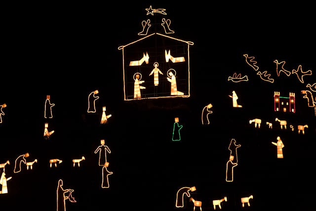 Hill of lights in Manarola (photograph by  Stefano Dellepiane/Flickr user)