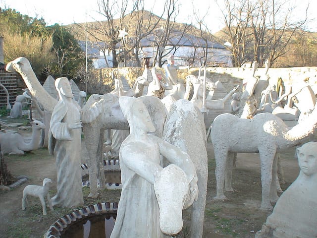 Pilgrims at the Owl House (photograph by  Pedro Buccellato/Flickr user)