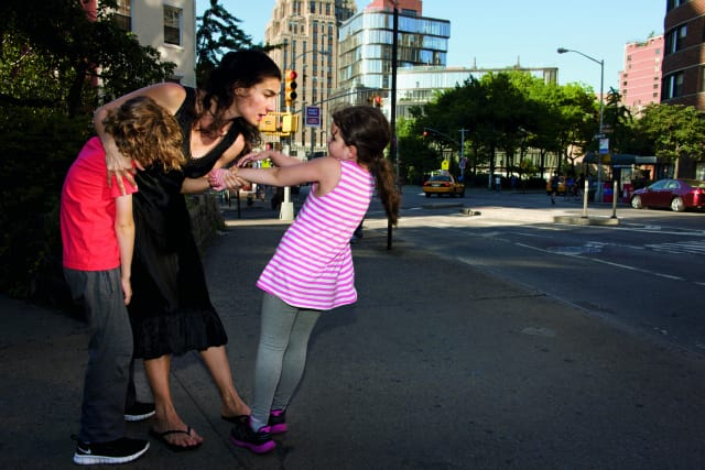 Elinor Carucci, "Why can't you be nicer to your brother" (2012)