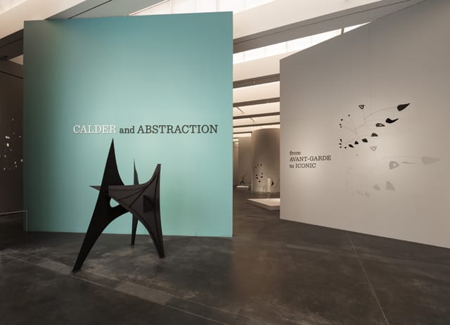 A view of the Frank Gehry-designed installation of "Calder and Abstraction: From Avant-Garde to Iconic" at the Los Angeles County Museum of Art (© Calder Foundation, New York, Artists Rights Society, NY, photo © Fredrik Nilsen)