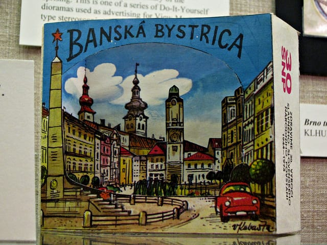 A souvenir pop-up diorama