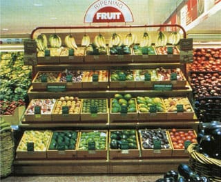 A Glaser-designed ripening stand at a Grand Union grocery store (via miltonglaser.com)