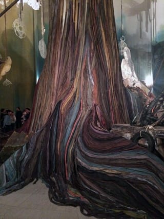 A detail of the tree trunk (click to enlarge)