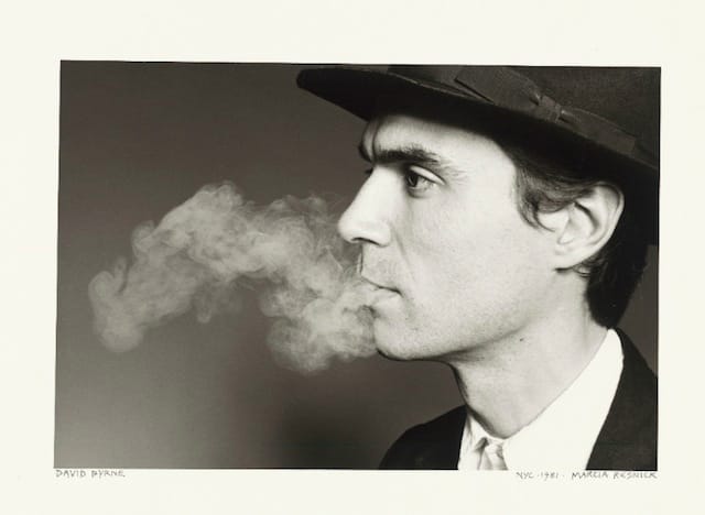 Marcia Resnick, "David Byrne" (1981), Gelatin silver print (© Marcia Resnick)