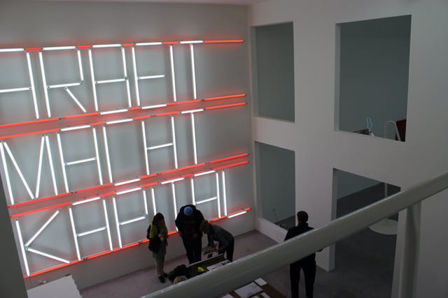 Claire Fontaine, Arbeit Macht Kapital (K font), 2004, Galerie Neu