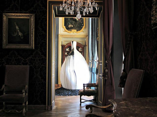 Lin Utzon, "Cosmic Dance" at the Musée de la Chasse et de la Nature in Paris