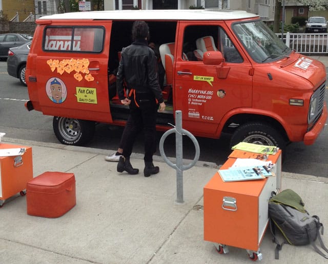 The NannyVan setting up in Cambridge (all photos by the author for Hyperallergic)