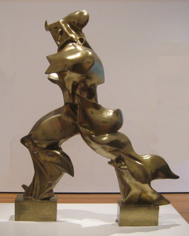 'Unique_Forms_of_Continuity_in_Space',_1913_bronze_by_Umberto_Boccioni