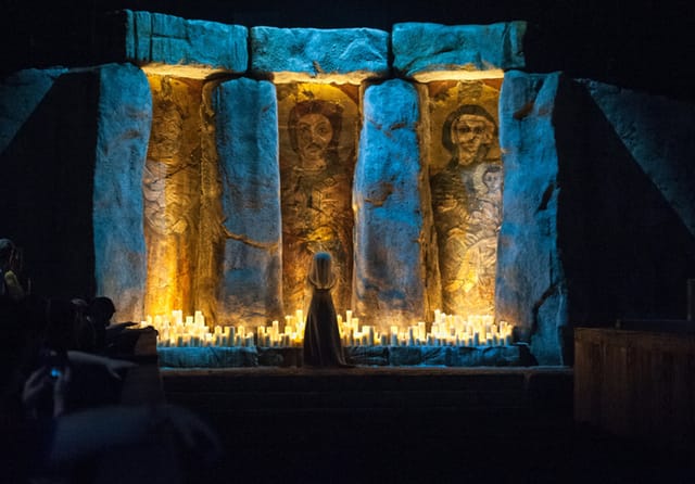 Alex Kingston as Lady Macbeth Kenneth Branagh murdering as Macbeth (photograph by Stephanie Berger, courtesy Park Avenue Armory)