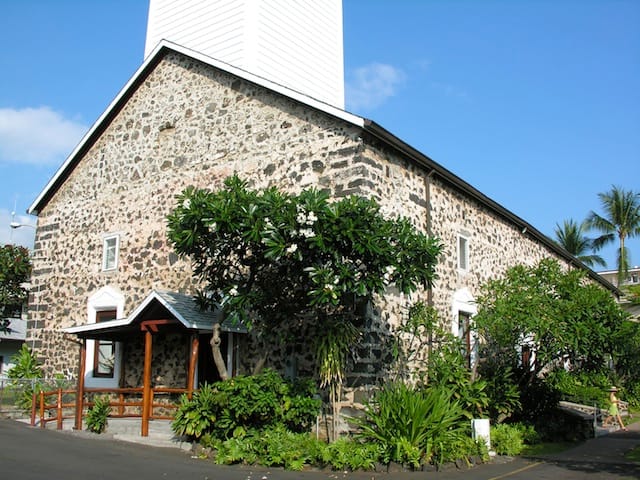 Mokuaikaua Church, Kailua-Kona, HI (Photo by Steve Conger)