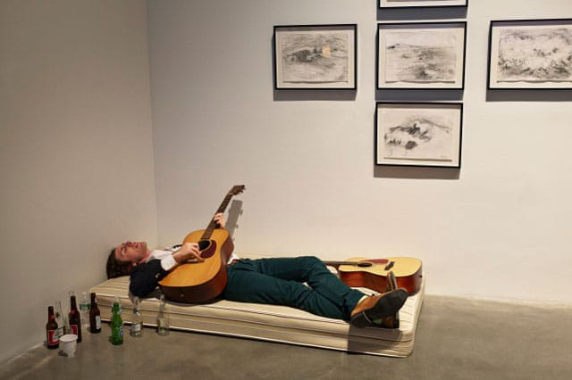 'Ragnar Kjartansson: Me, My Mother, My Father, and I' (photo by Benoit Pailley, courtesy New Museum, New York) (click to enlarge)