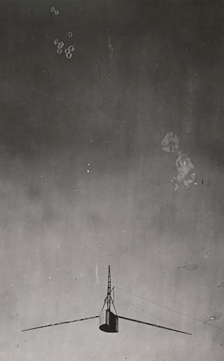 George R. Lawrence camera equipment in the sky, supported by several kites, circa 1900-1910.