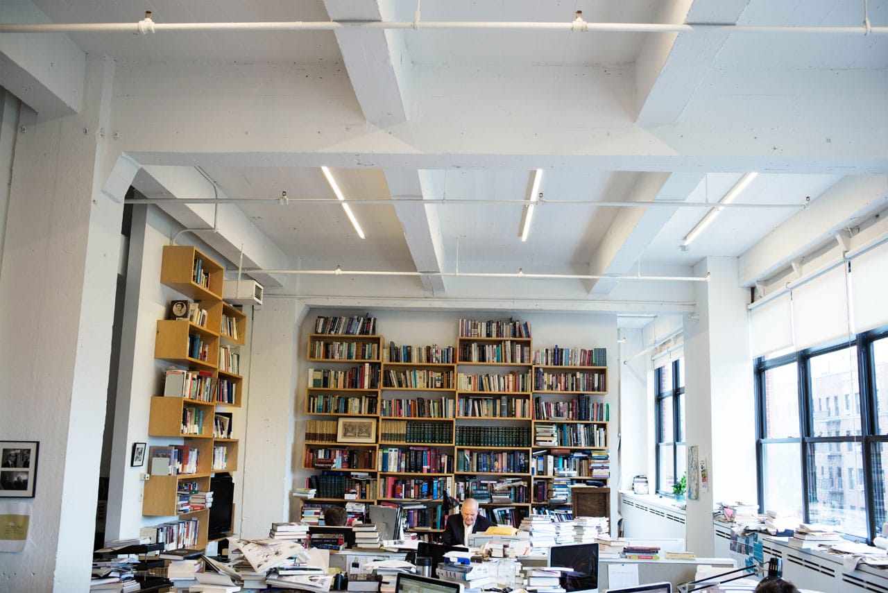 Robert Silvers in 'The 50 Year Argument' (photo by Brigitte Lacombe, courtesy of HBO)