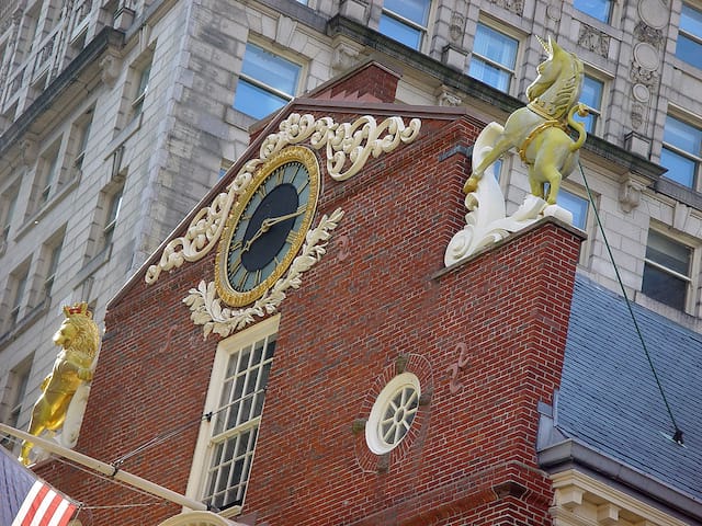 The facade of the Bostonian Society. A time capsule was discovered in the statue of a lion (far left) (via flickr.com)
