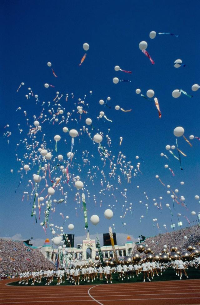 Over 1,200 balloons released at the opening ceremony with banners tha say "Welcome" in 23 languages (Olympic Photographic Pool / Con Keyes) Los Angeles 1984 OG, Opening ceremony - The show, balloon release.