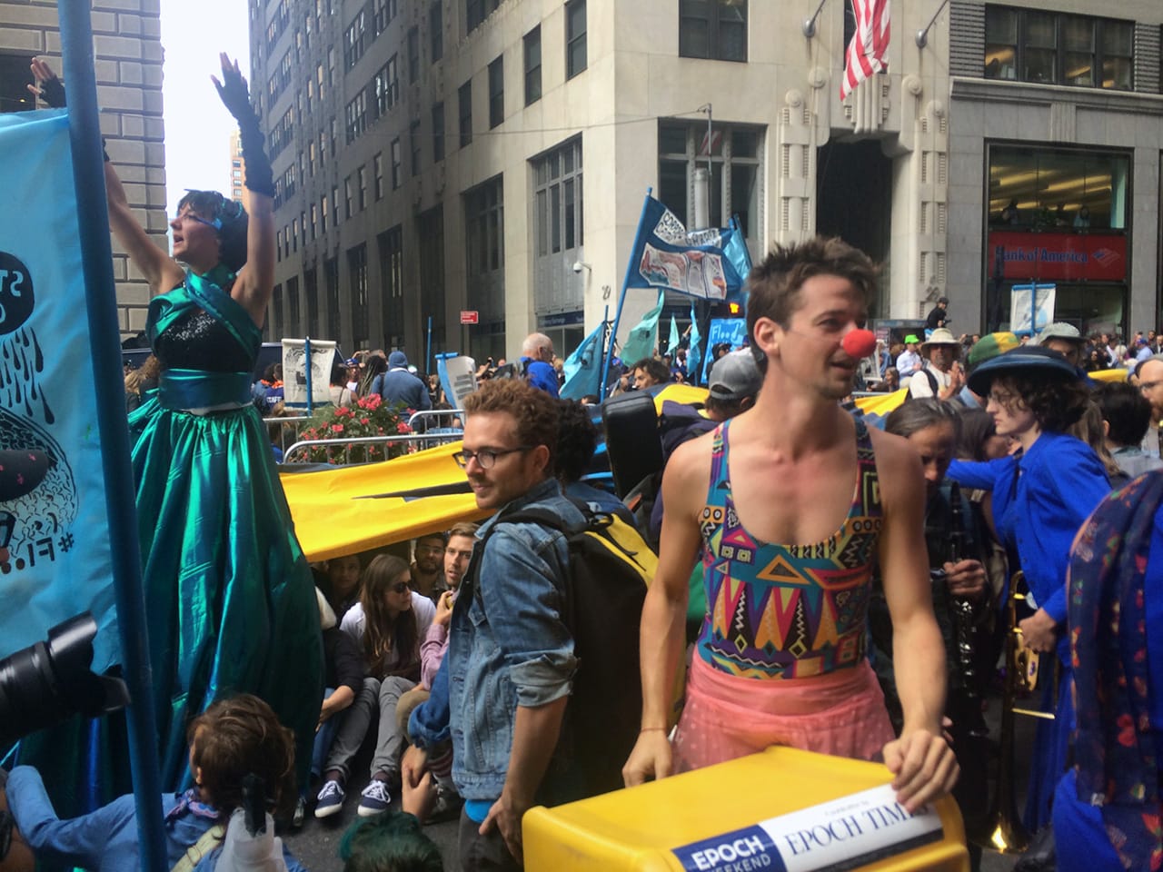 Mack Roach the clown (photo by Hrag Vartanian/Hyperallergic)