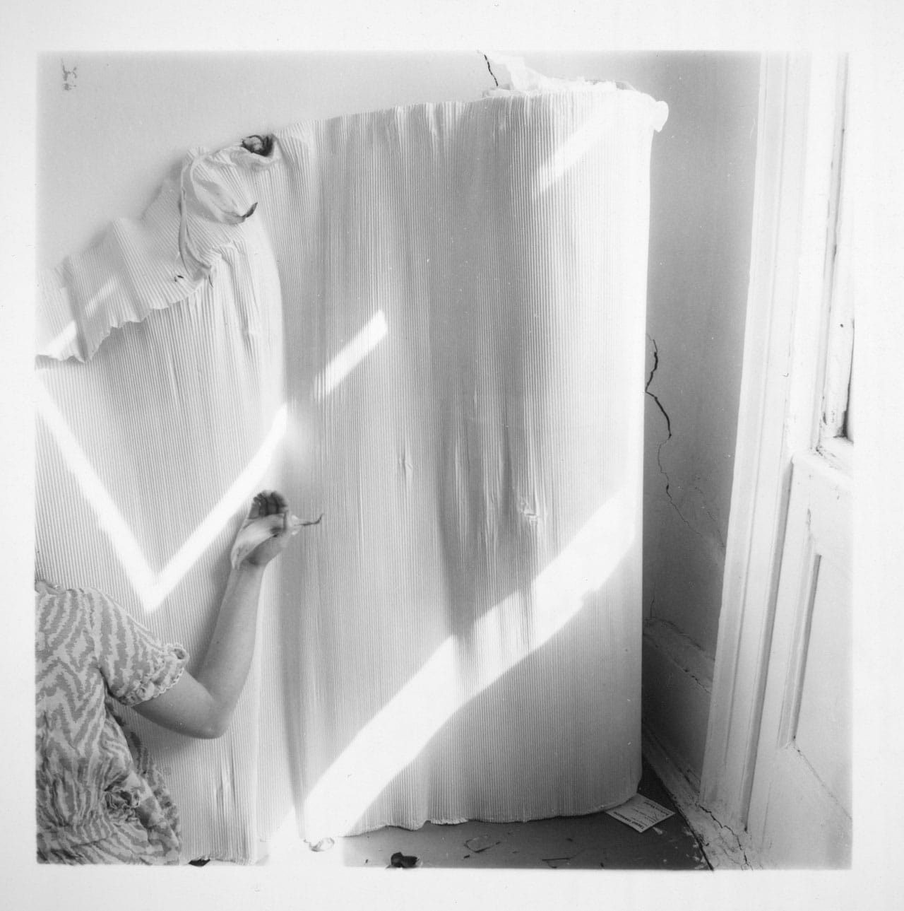 Francesca Woodman, "Untitled, New York" (1979–80), gelatin silver estate print, 25.4 x 20.3 cm (10 x 8 in) (click to enlarge)