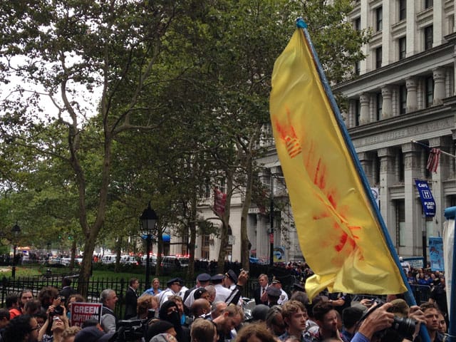 A police van convoy driving up the Broadway fork (photo by Mostafa Heddaya/Hyperallergic)
