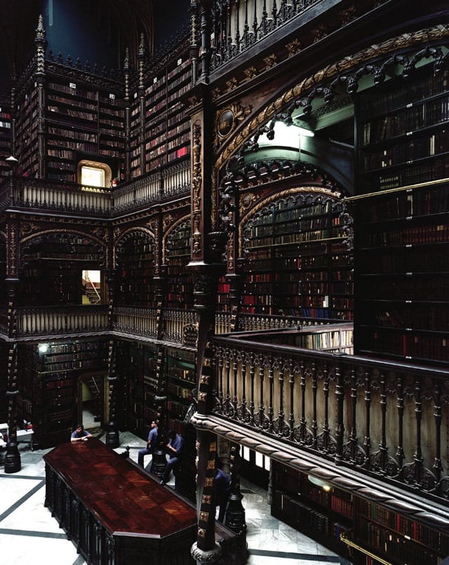 Caio Reisewitz, "Real Gabinete Português de Leitura" (2004) (courtesy Luciana Brito Galeria, São Paulo, © Caio Reisewitz)