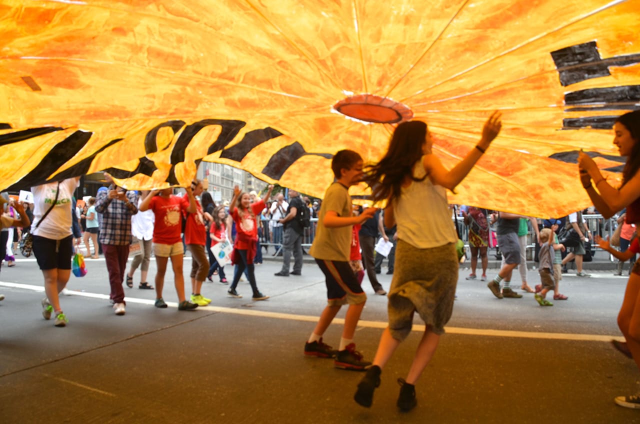 under-the-parachute1280