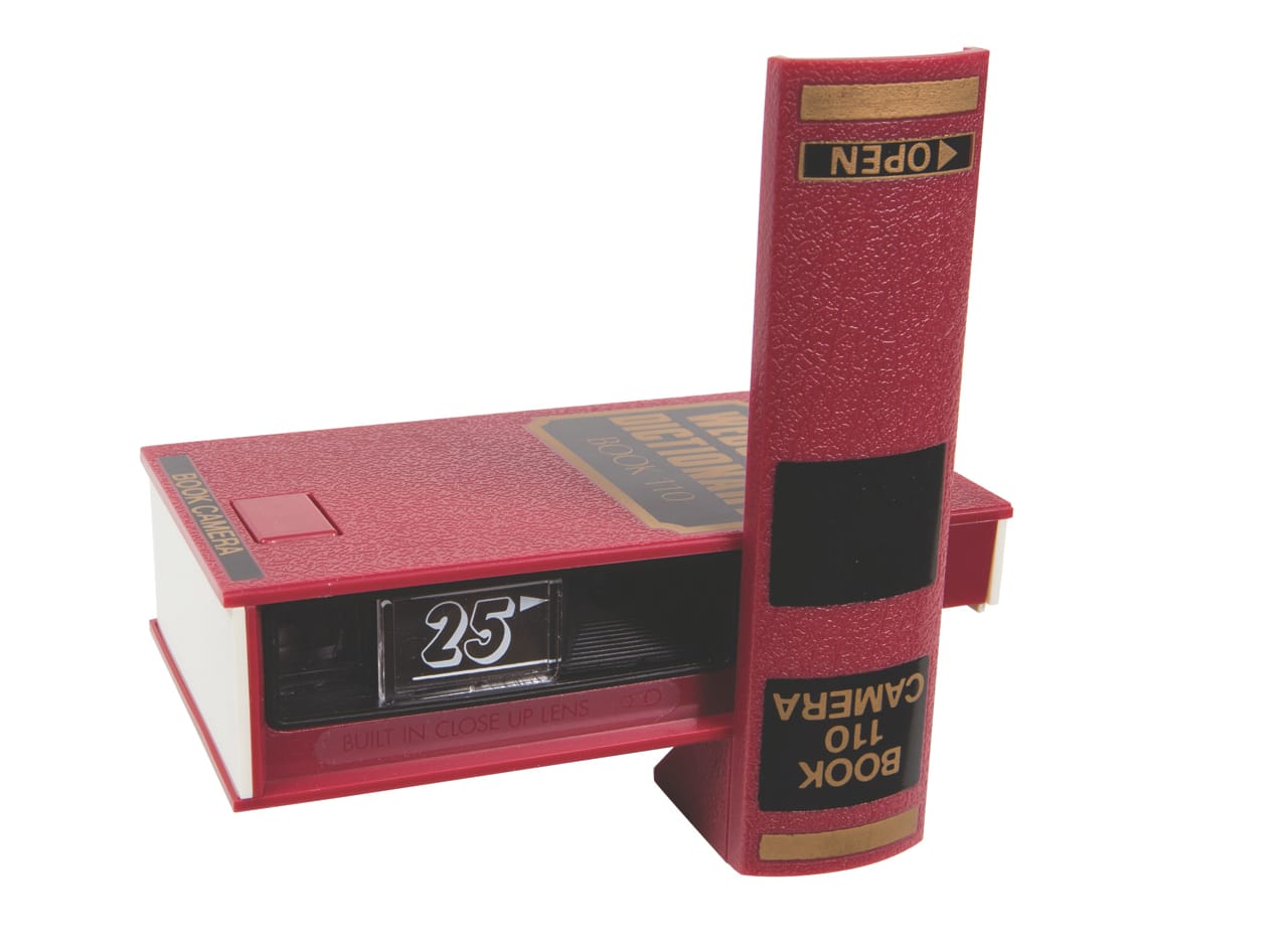 Webster ’s Dictionary Book Camera Manufactured in China for Shutter Chance. Year: 1970s. Film: 110.